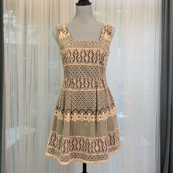 🟢3 items for $20 FISHBOWL lace dress fit & flare cutout back panel elastic bands - Picture 1 of 8